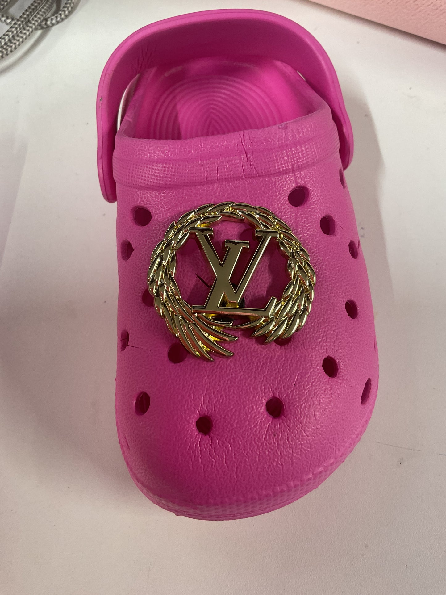 Lv gold large metal Shoe Charm