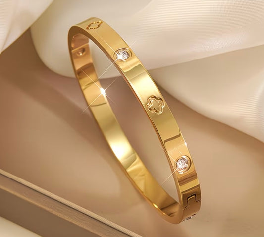 clove bracelet
