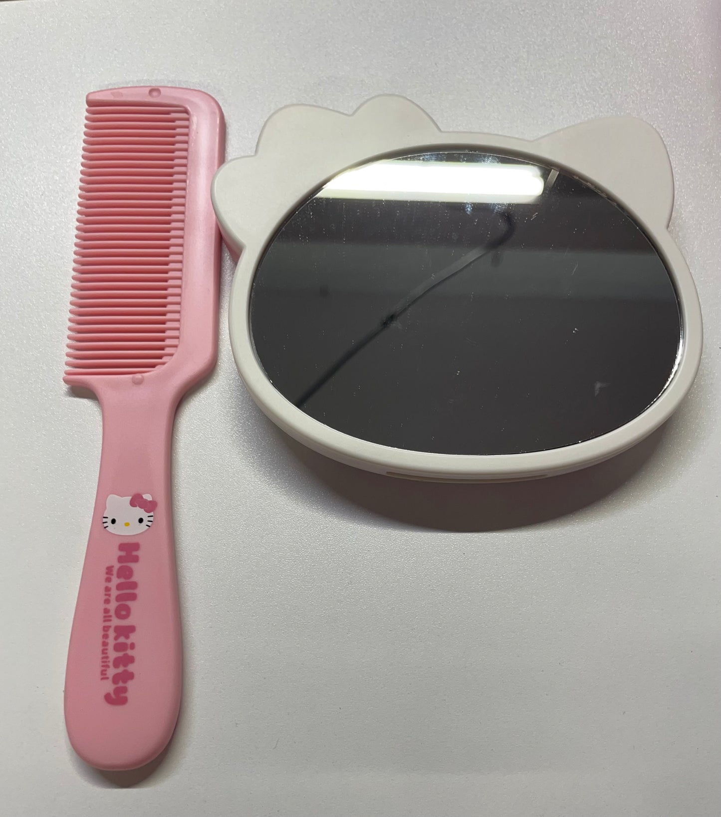 Hello kitty  comb mirror set