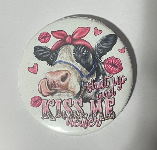 Kiss me heifer pin